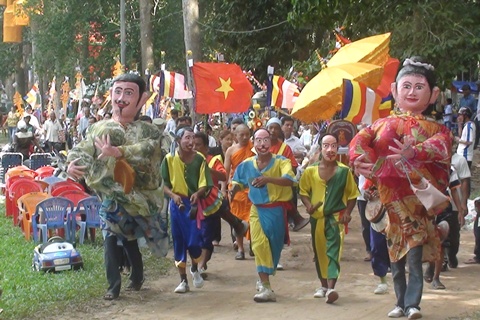 le hoi ok om bok dieu hanh quanh ao ba om